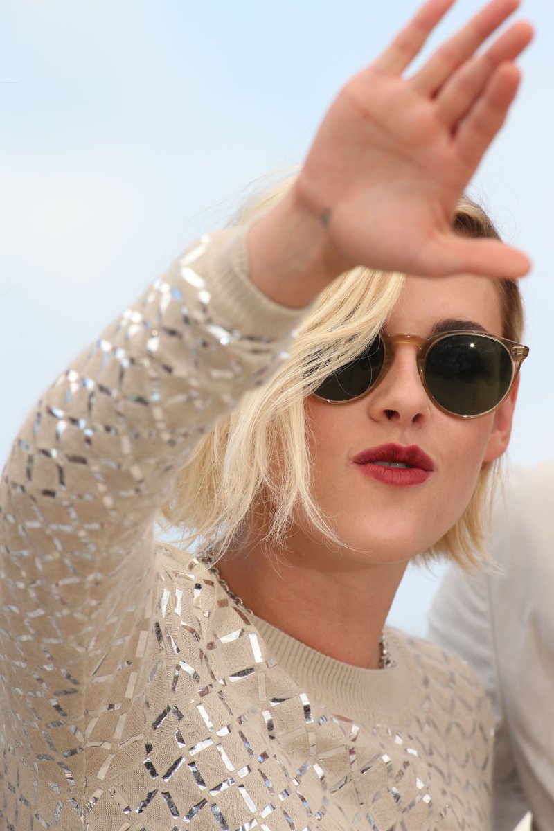 prettymagicx's tweet photo. Kristen Stewart has been to Cannes as an actress, director and now she's been invited to be on the jury and she's not even 30 years old yet 👑⭐ https://t.co/llTd9jRSl5