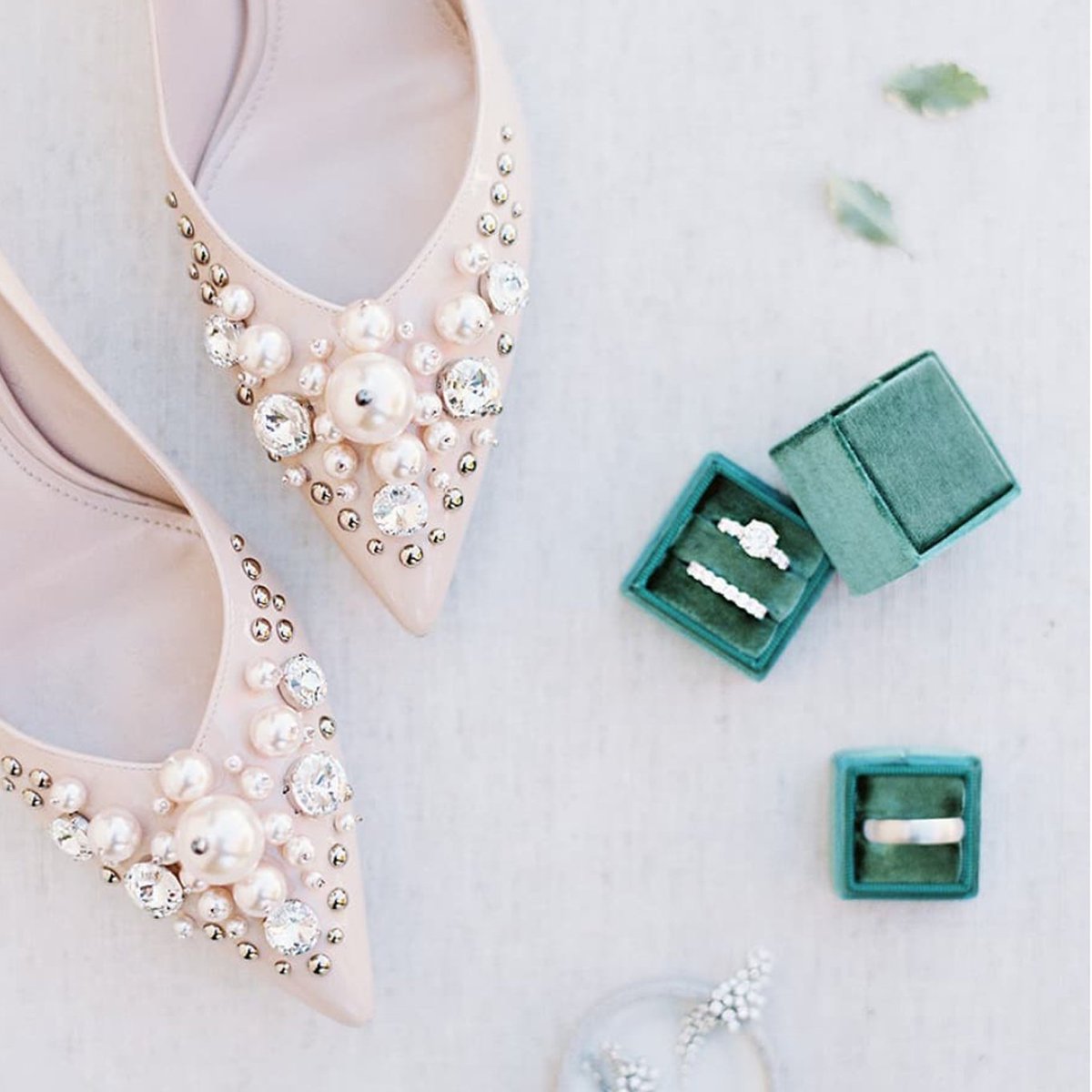 BlissPaperLLC's tweet photo. How many of my brides are in the trenches of wedding planning? 🤚🏻 Today on the blog, to help ease your mind: A comprehensive wedding checklist https://t.co/PFsbcmbPxC #planningawedding #weddingchecklist https://t.co/YEK0Rr1XUe