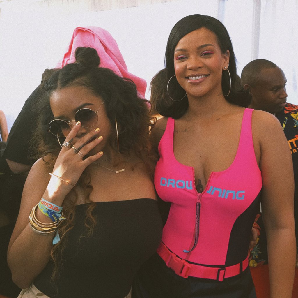 HERMusicx's tweet photo. I love you, @rihanna. ✨ https://t.co/r4M2J2qhkI https://t.co/LSfNflMV5o