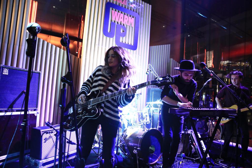RedBullTR's tweet photo. Bu yıl @RedBull_Music sahnesi de dahil olmak üzere üç ayrı sahneden ses verecek olan Epic Fair, bu cumartesi İzmir'de hem yerli isimleri hem de dünya çapında nam salmış müzisyenleri ağırlayacak. İşte detaylar: https://t.co/jWwCquawFb @epicfairlive https://t.co/W2aOnEqMUH
