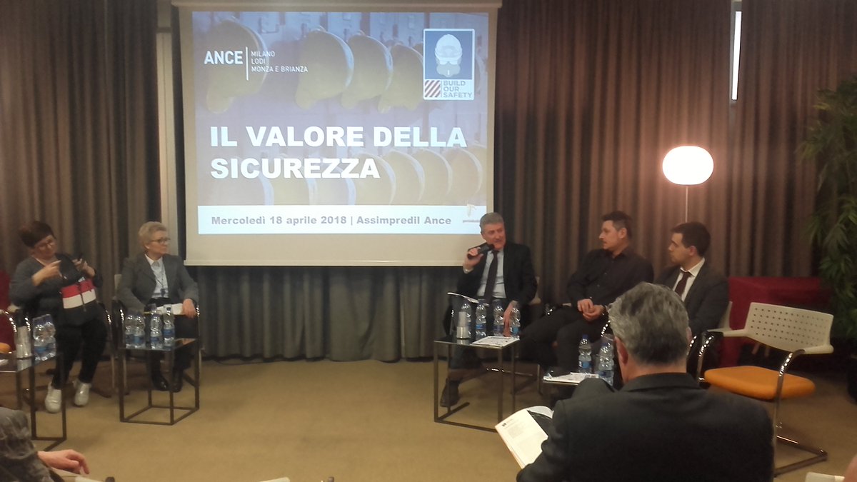 AnceMilano's tweet photo. Il Vice Presidente Dario Firsech apre i lavori del convegno "Il valore della #sicurezza" in @ancemilano "La sicurezza è strategia e valore aziendale, è componente qualificante dei processi di innovazione del #cantiere 4.0" #edilizia #Ance #ESEM #CPT #IstitutoBazzi #buildoursafety https://t.co/KidrIxlVXH