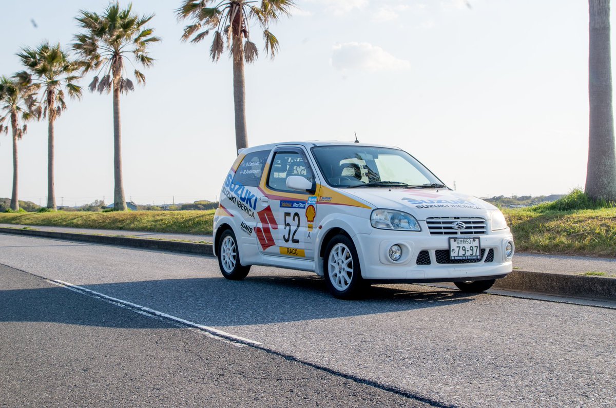 がお Twitterren 初代スイフト知名度向上委員会 公式からも無いことにされた 初代 スイフトスポーツ いろんな人に知ってもらえるように ド派手なステッカーで走り回ります W