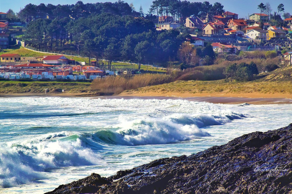 Petiscosgalegos's tweet photo. Se avecina una tarde estupenda de sol en #Galicia así que aprovechad y disfrutadla!!! #Sanxenxo #Montalvo @concello_sxx @TurismoSanx @turismosanxenxo @sanxenxotur @turisriasbaixas @Turgalicia @VisitOSalnes @playea_es @SecretGalicia @Galicia_Mola https://t.co/ohDT5i9Zww
