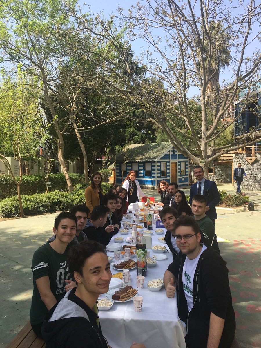 Aylık sınav değerlendirmesi sonucunda dereceye giren öğrencilerimizle gelenek haline getirdiğimiz motivasyon etkinliğimizi bahçede keyifle gerçekleştirdik.  Başarı eşittir MOTİVASYON 🏆⭐️ <a href="/Sevgi_Cakmak85/">Sevgi Çakmak</a> <a href="/GokceKilicoz/">Gökçe Kılıçöz</a> <a href="/SibelIzgiman/">Sibel İzgiman</a>