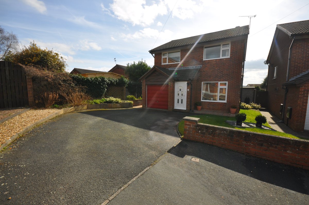 TownCountryMold's tweet photo. We now have a beautiful 4 #bedroom back for sale!! #call us on 013527 50501 for further information or to book a viewing today! 
- @GuildProperty https://t.co/cFXA8LMdSK