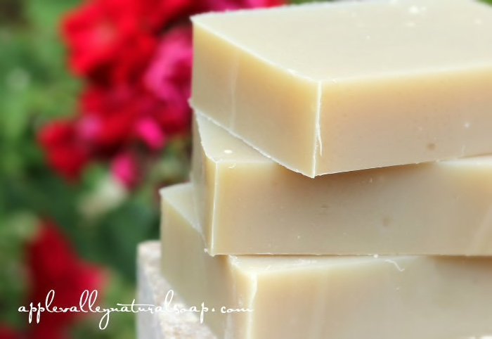 avnaturalsoap's tweet photo. Our Gray Hair Care Shampoo Bar is now available!! 
Mature hair needs extra tender care, so I formulated a shampoo bar with rich conditioners, vitamins, and protecting oils. This bar is jam packed with goodness for your hair. 
Get yours today!! 
#applevalleynaturalsoap https://t.co/hDi6K6gY3X