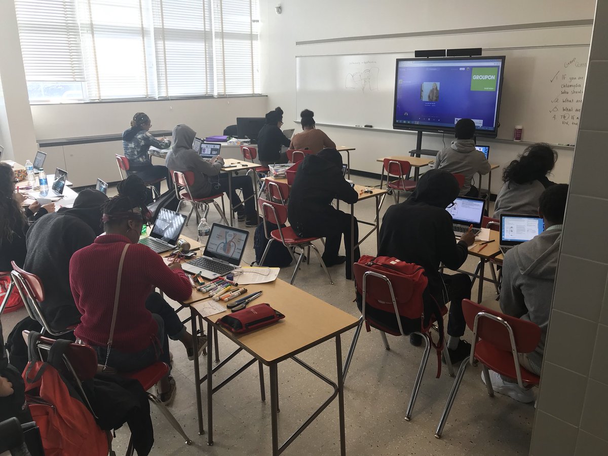 Early College Ss engaged in blended learning in Health 101 discovering the nervous system! #ChangeTheNarrative <a href="/AyePrincipal/">G Aye</a> <a href="/HRCWooldridge/">Dr. Heather RC Wooldridge</a> @nking0284