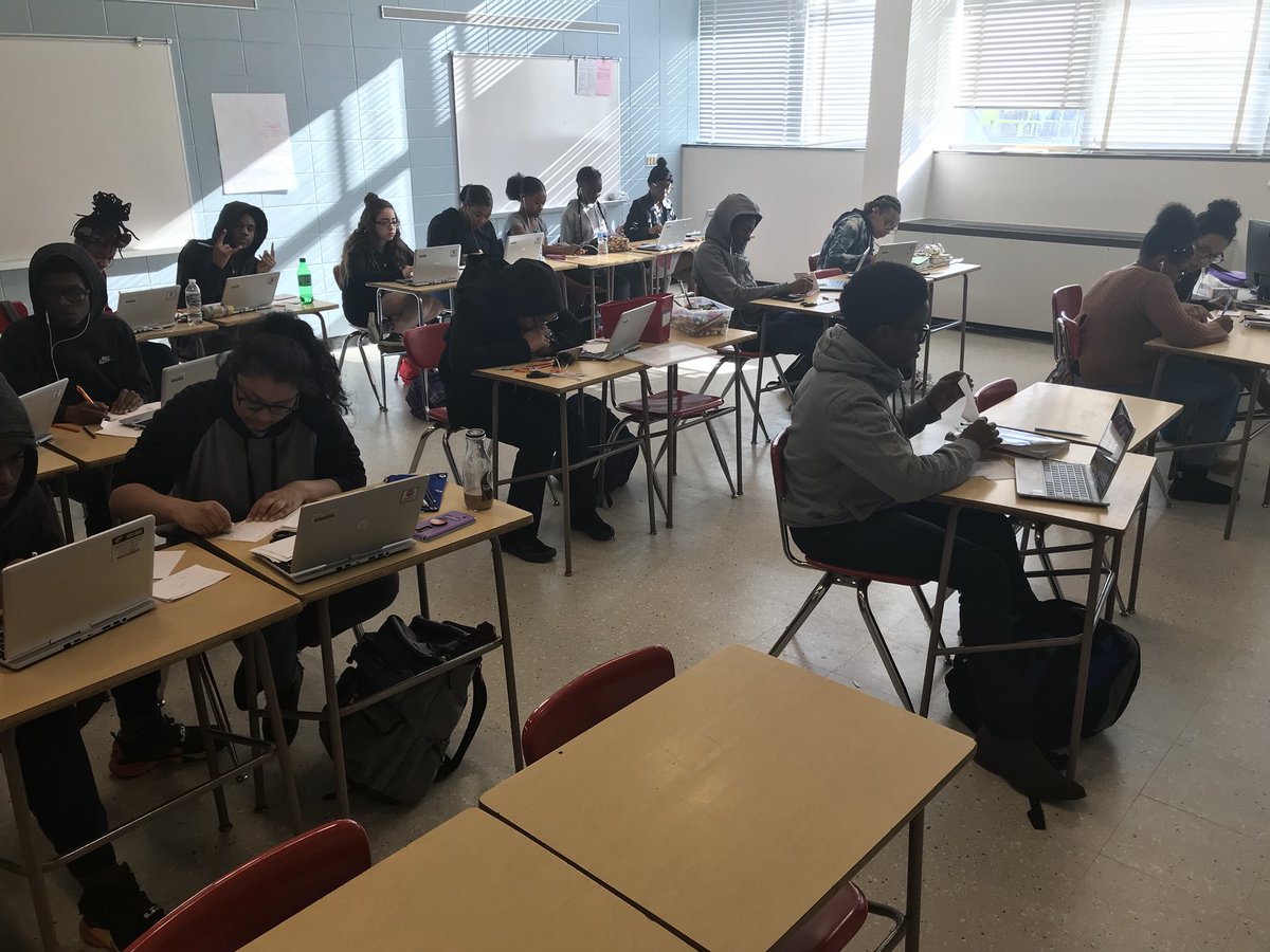 MrBrandonMMyers's tweet photo. Early College Ss engaged in blended learning in Health 101 discovering the nervous system! #ChangeTheNarrative @AyePrincipal @HRCWooldridge @nking0284 https://t.co/K4d5qBgLIx