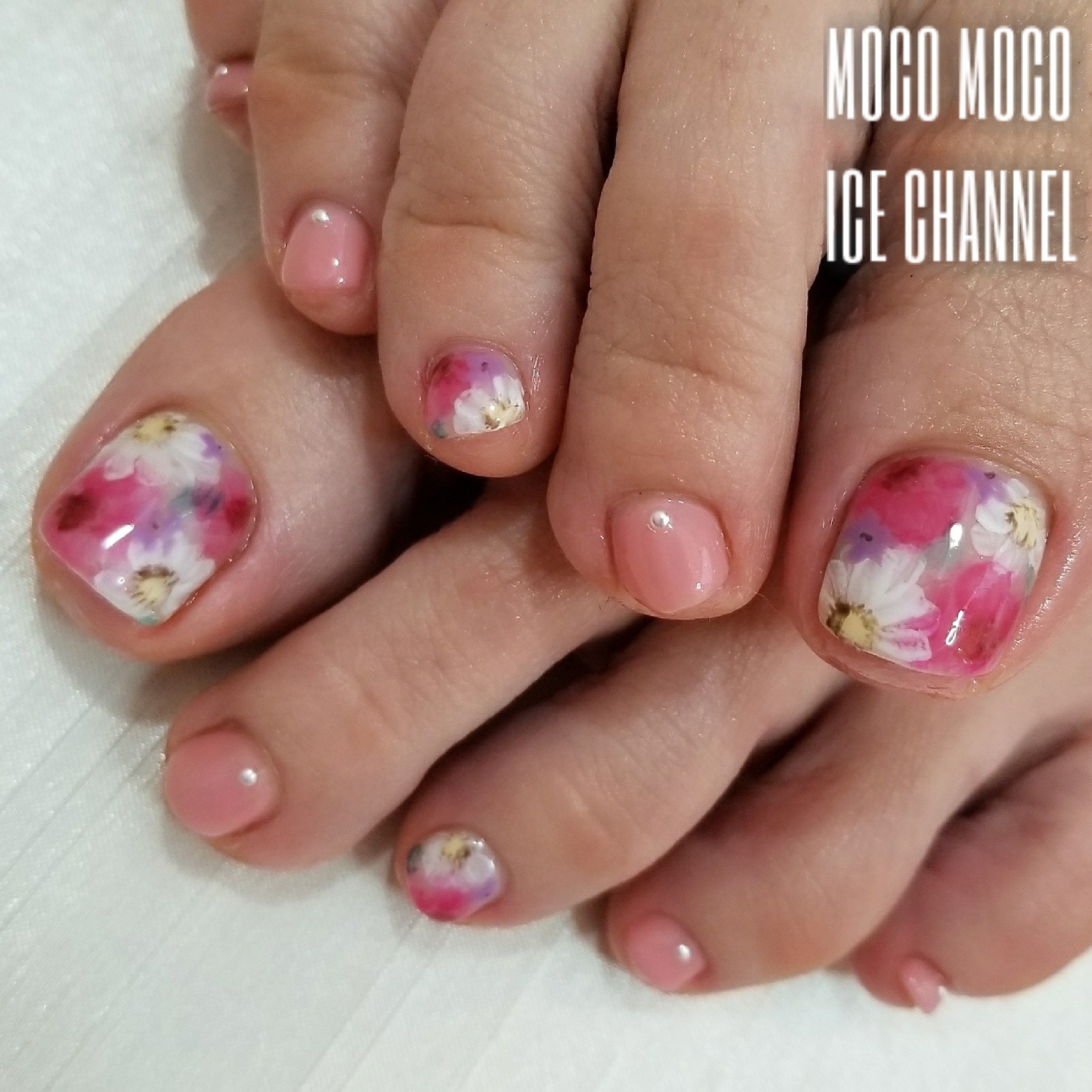 Ice Nailist あいすちゃん 春のフットネイルは お花が人気です T Co Nnkcgzojzu ネイル Nail フットネイル Footnail シェラック シェラックネイル 春ネイル 春フットネイル フラワーネイル フラワーフットネイル お花畑