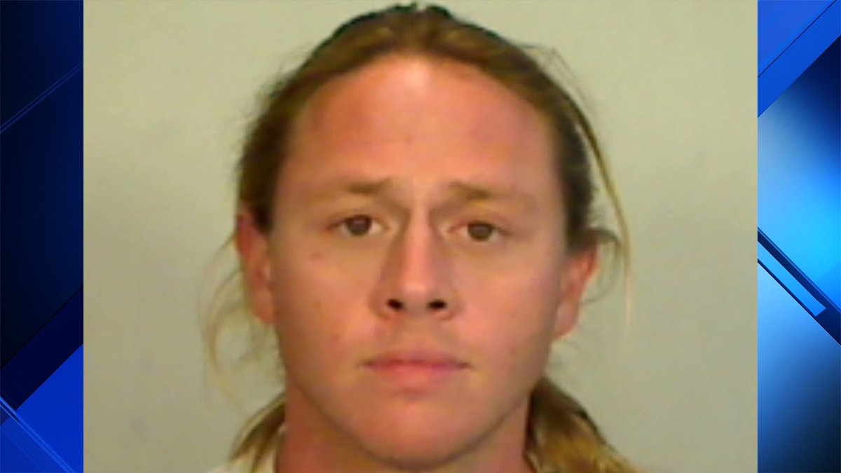 Deputies: Marathon man posts naked pictures of ex-girlfriend on social media  bit.ly/2qGzxuN?utm_so… https://t.co/Aqdzkug0it