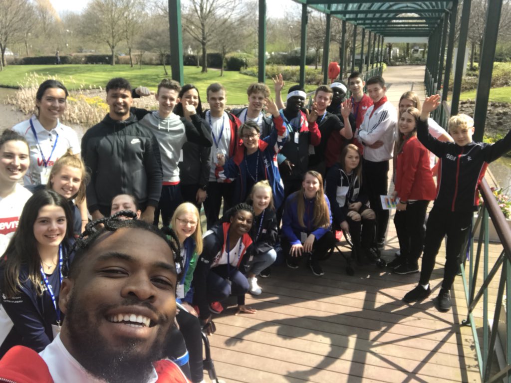 TeamSportsAid's tweet photo. But first.... let me take a selfie 🤳💁‍♀️

From different ages, classes, races, gender and abilities.

The athletes of @ML24_CSR 2018 https://t.co/mG3hfTRAXW