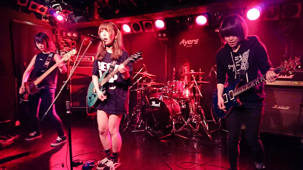 8888Kn's tweet photo. LICKを観に北浦和Ayersへ(*^^*)
そしたらAs'FrankもシズクのGt&amp;Voかいよう君がボーカルを務めるバンドDandelionも対バンでビックリ(*ﾟДﾟ*)
それはもう最高の一日でした!!
全バンドもっともっと聴きたいo(≧▽≦)o
ってなってCDゲットしたので明日の楽しみ♪
あーライブしたいっ!!ギター弾きたいっ!! https://t.co/AoToSDwCTE
