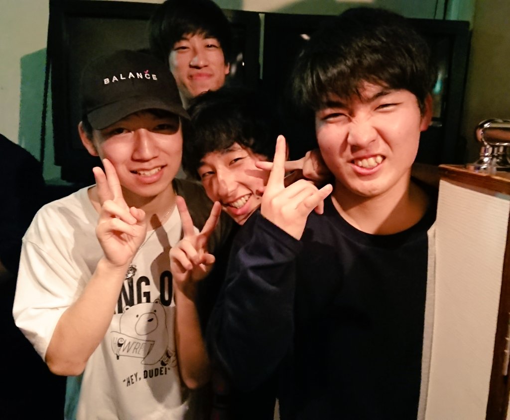 8888Kn's tweet photo. LICKを観に北浦和Ayersへ(*^^*)
そしたらAs'FrankもシズクのGt&amp;Voかいよう君がボーカルを務めるバンドDandelionも対バンでビックリ(*ﾟДﾟ*)
それはもう最高の一日でした!!
全バンドもっともっと聴きたいo(≧▽≦)o
ってなってCDゲットしたので明日の楽しみ♪
あーライブしたいっ!!ギター弾きたいっ!! https://t.co/AoToSDwCTE