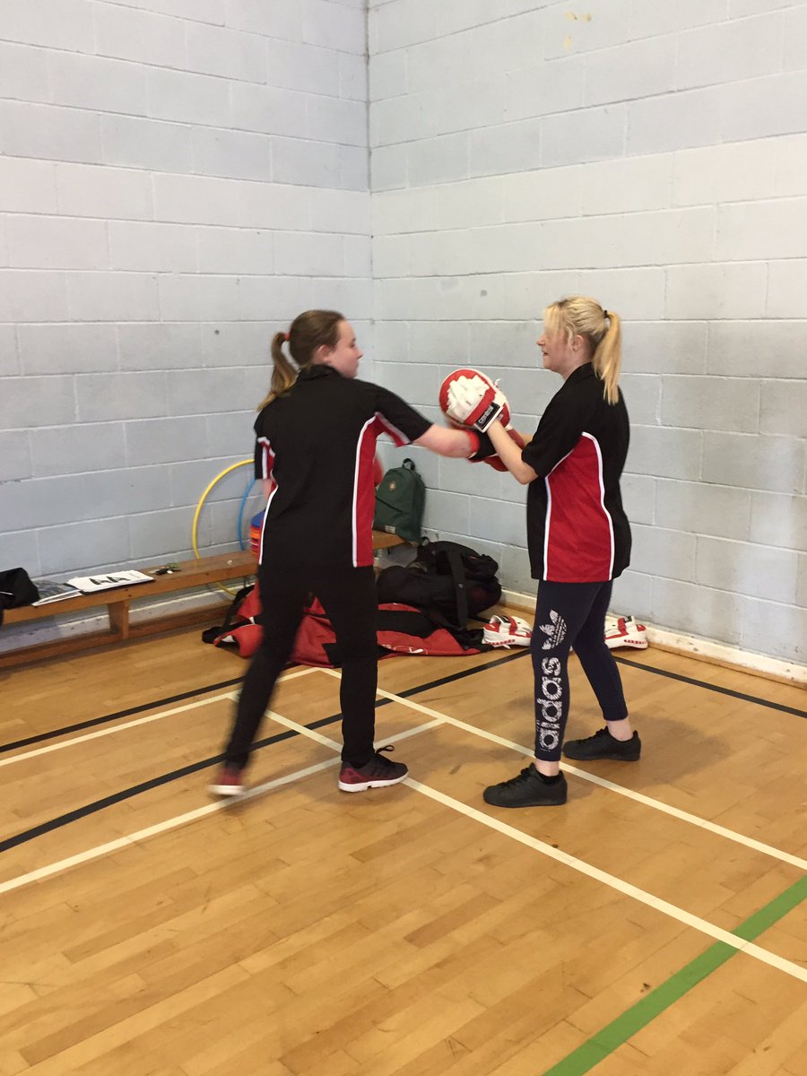 LyngHallPE's tweet photo. Year 9 girls involved in a project with Sky Blues. #inittogether https://t.co/5G1PqNIdal