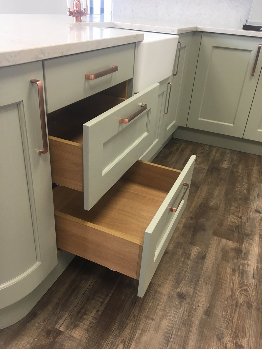 LochAnnaKitchen's tweet photo. Stunning Georgian Sage & Mussel display from one of our retailers, completed with our New oak effect drawer boxes, copper tap & handles #ktichens #ThursdayThoughts #kitchendesign #design #new #HomeImprovement https://t.co/SaaoHInib2