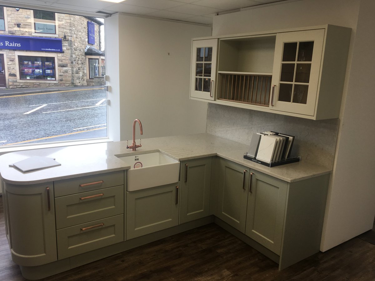 LochAnnaKitchen's tweet photo. Stunning Georgian Sage & Mussel display from one of our retailers, completed with our New oak effect drawer boxes, copper tap & handles #ktichens #ThursdayThoughts #kitchendesign #design #new #HomeImprovement https://t.co/SaaoHInib2