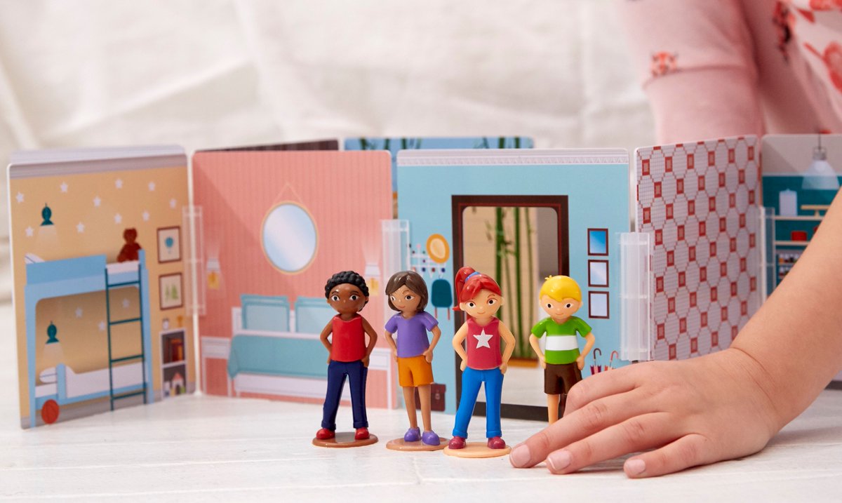 WonderhoodToy's tweet photo. IMAGINATION. One of the best things we hear about Wonderhood is that it is so much more than a building set. The detailed illustrations and figurines inspire kids to dream up and play out all kinds of adventures. Problem-solving + creativity = kids can do and be anything! https://t.co/DmizuBrZe2
