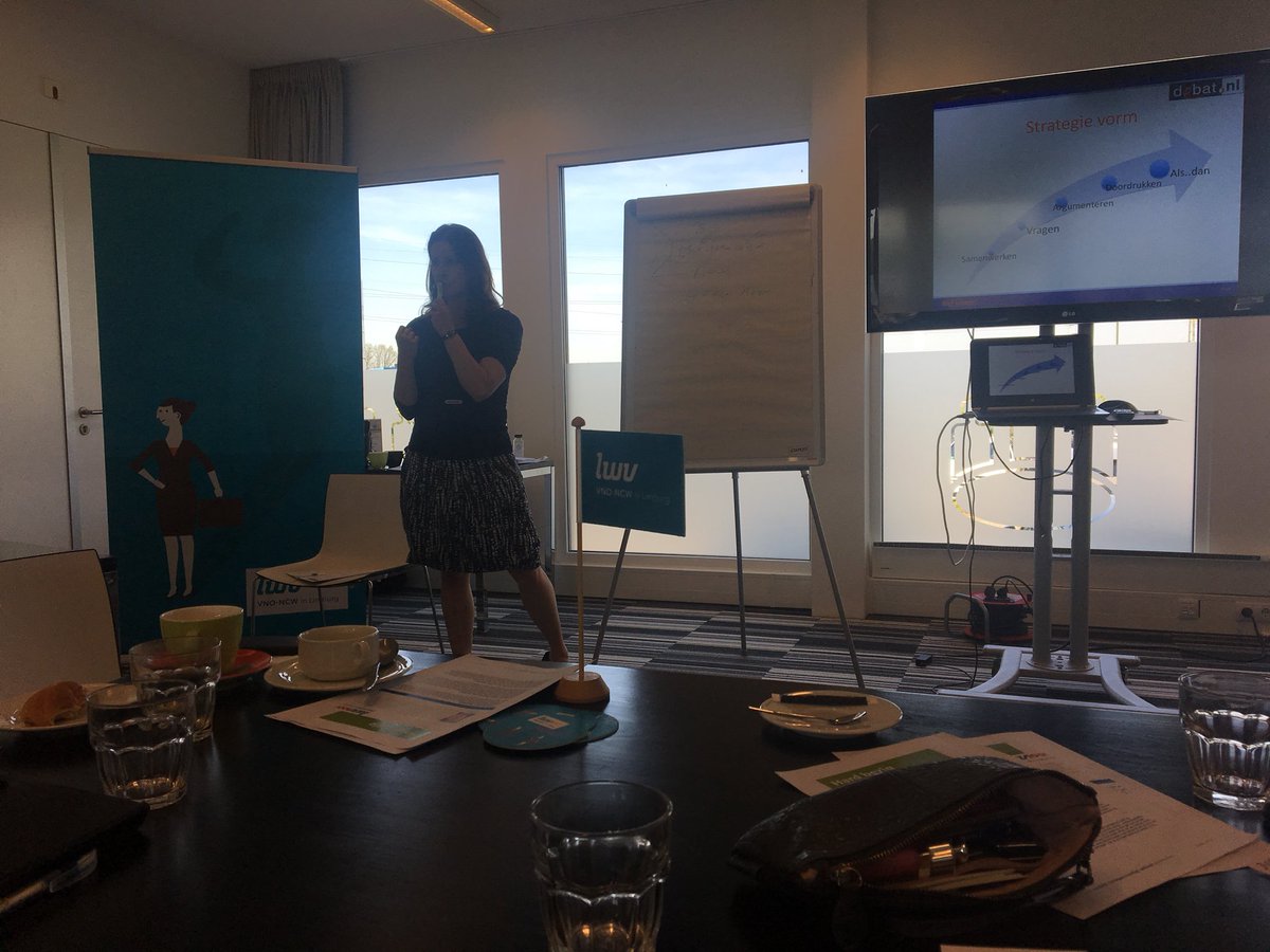 Leren speechen als Obama en krachtig leren onderhandelen! Interessante en leerzame workshop vanuit <a href="/LWVWomen/">LWV Women</a> door <a href="/Debat_NL/">Debat.NL</a> Ilona Eichhorn Dank voor de tips &amp; trics!