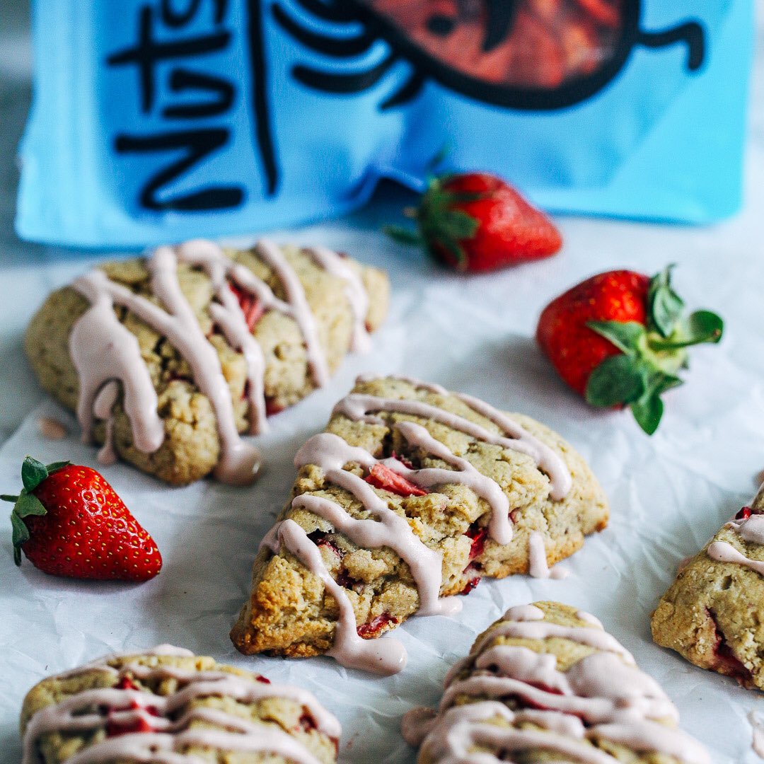 makingthyme4hlt's tweet image. ✨NEW✨ Fresh Strawberry Scones with Cashew Cream Drizzle 🍓🙌 Creates in partnership with @NutsDotCom #sponsored #NutsAbout #plantbased #glutenfree makingthymeforhealth.com/fresh-strawber…