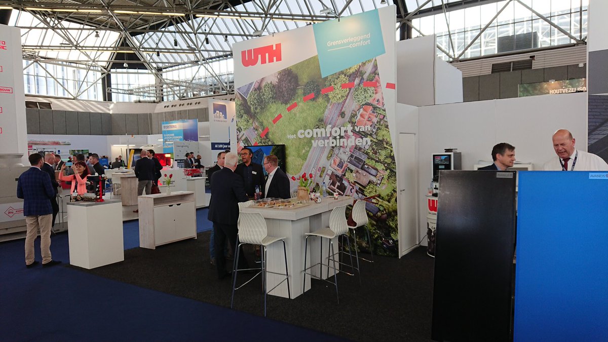 Buiten is het lekker warm, binnen heerlijk koel. En er wordt druk genetwerkt #buildingholland2018
Wij noemen dat het #comfort van #verbinden