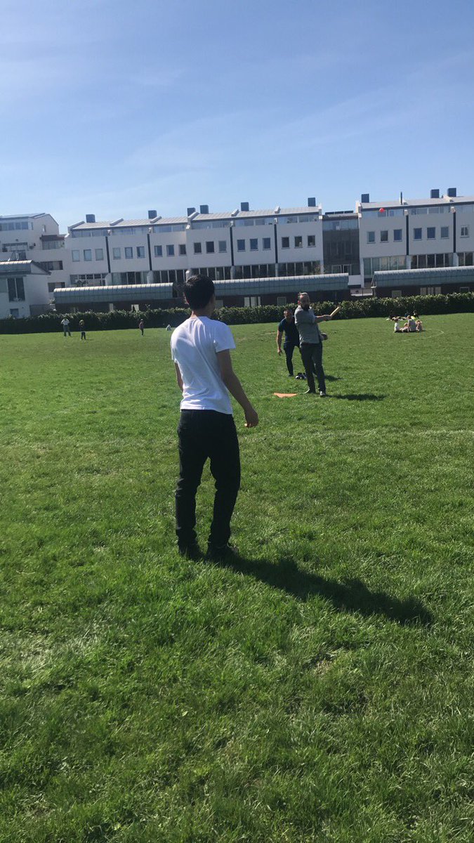 KS3 out for a game of rounders! Get that vitamin D! #tbap18 #sunnylondon #sports