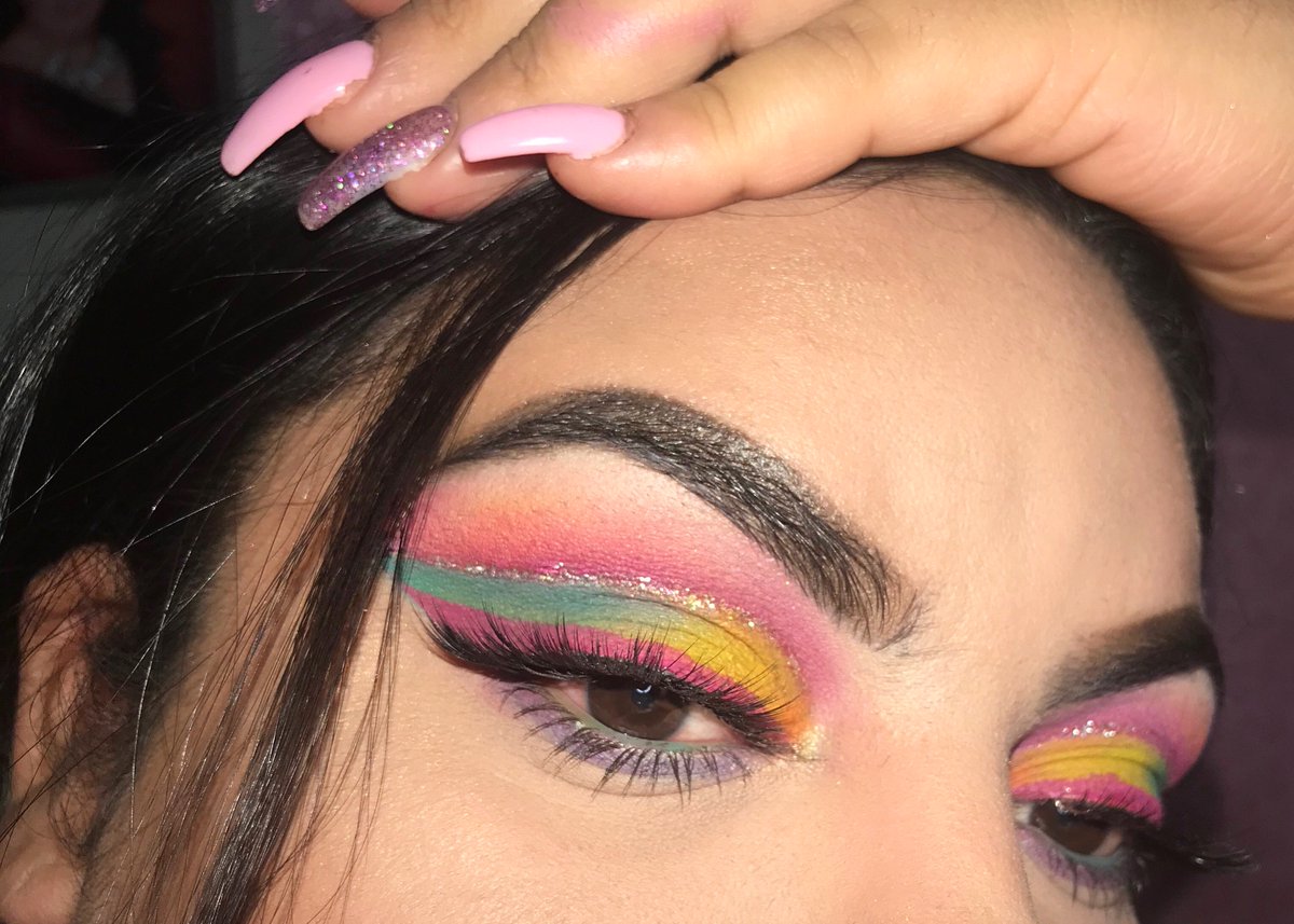 christinaMUAA's tweet photo. Rainbows 🌈  for my rainbows 🌈 
Been mia from here sorry 😐. But I’m back.🙌🏼
Just in case u need this info:
@MorpheBrushes 35B 
@bhcosmetics brow studio 
@hudabeauty lashes https://t.co/i2tO3u95ei