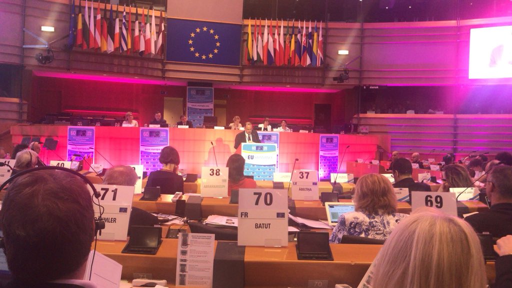 renatapolverini's tweet photo. Gli auguri di buon lavoro al nuovo Presidente @EU_EESC @LJahierEU ed ai nuovi presidenti dei Gruppi #ECO e #NAT @stefanopalmier @CGILnazionale e Maurizio #Reale @coldiretti Grazie a George #Dassis per il lavoro fatto in questi due anni @WorkersEESC @forza_italia @GruppoFICamera https://t.co/2zcwvVuZHN