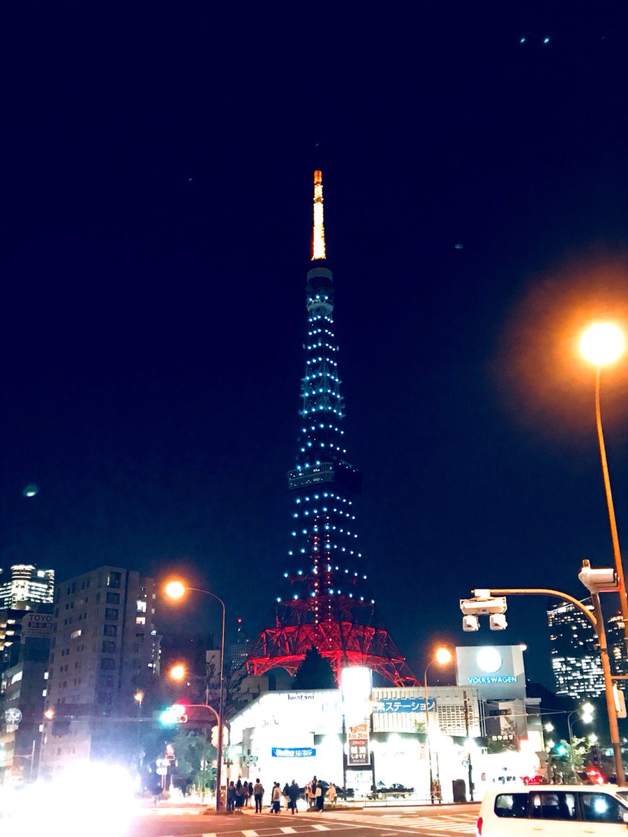 miyaxmiya's tweet photo. #東京タワー 点灯の瞬間を見に行ってきたけど、予想図より…ちょっと寂しくて、点灯の瞬間、みんなでわぁー！って歓声をあげるイメージだったけど、タイミング失って「ん…？ついた…のかな？」とザワザワなりました（笑）遠目でみた方が綺麗かも！ゆあなんオニュっぽくもあるw #SHINee #FromNowOn https://t.co/bMe0riy2ff