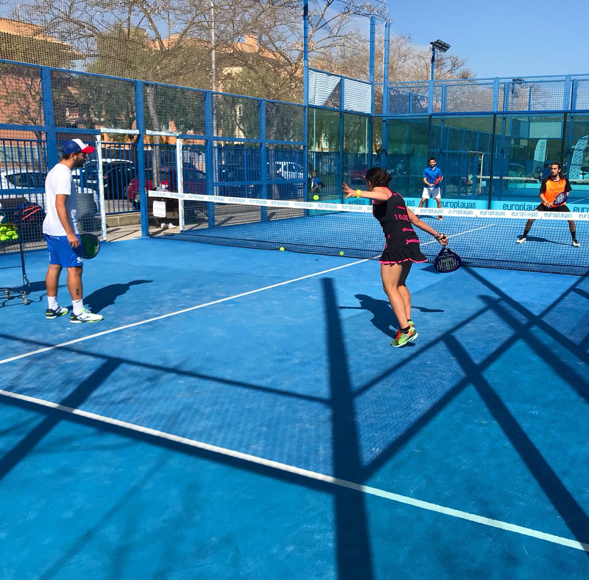 Sandrita_Hdz's tweet photo. Seguimos una semana más en @PalmaPadel entrenando a full para preparar los siguientes torneos!!😃🤙🏽
Gracias chicos por venir a darme caña y sobretodo GRACIAS @lucasbracchi por el día a día, eres un crack!🔝
#palmapadel #entrenamiento #padelmallorca #padel https://t.co/TzQjID8F4d