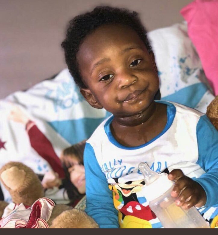 Should Cee c or Tobi win the prize  Biggie please let them share the money in half 😂#BBNaija