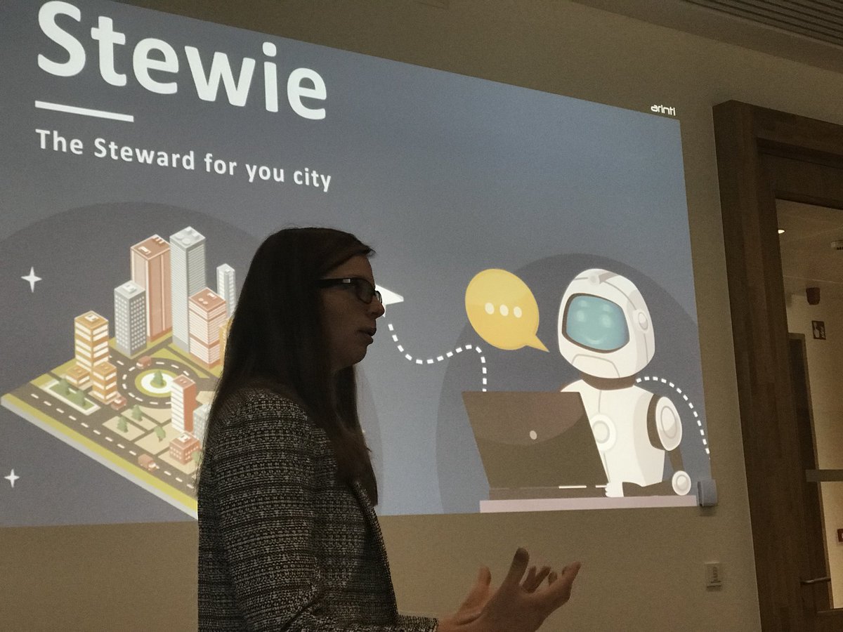 Arinti's tweet photo. @lore_simons vertelt over @StewieCityBot aan de @vlaamseoverheid #chatbot #smartcity #MijnStadIsOokSlim https://t.co/zsGZLCLcW4
