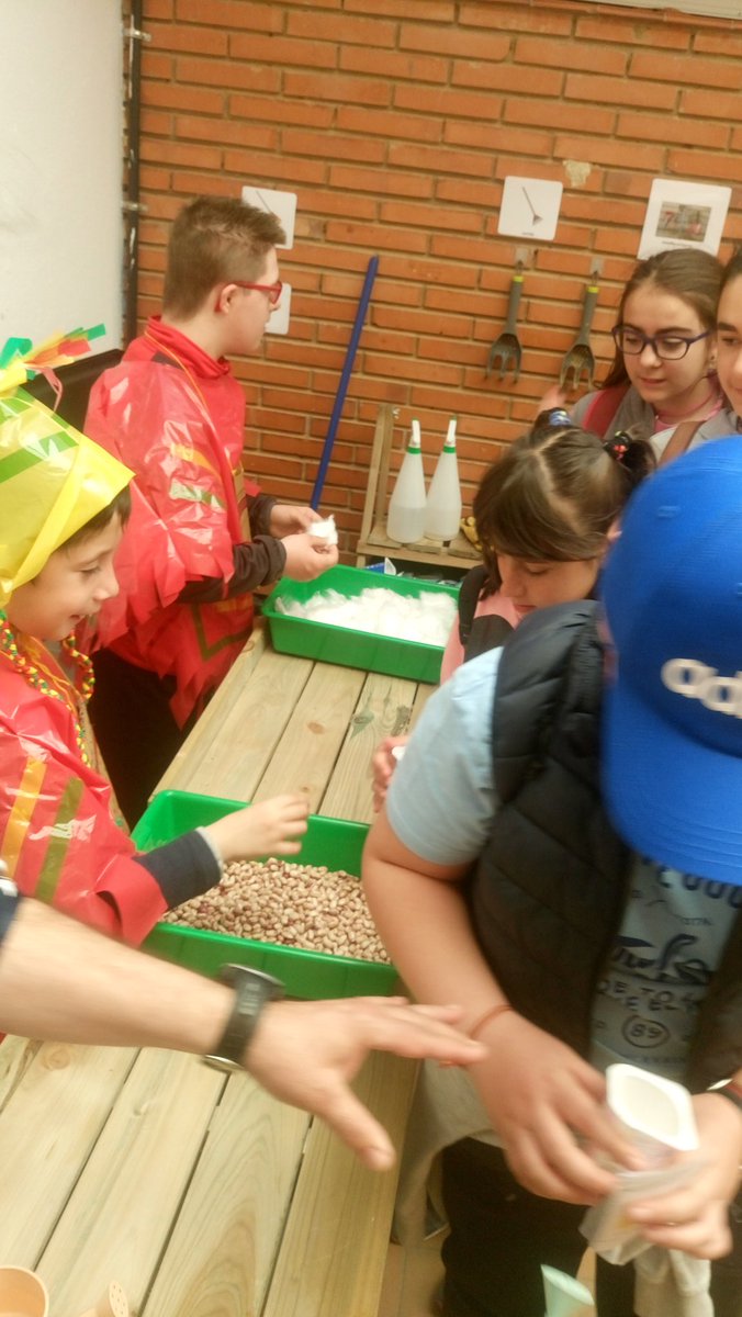 saravteacher's tweet photo. Los alumnos de 4°, 5° y 6° de CEIP Fernando II disfrutando de la visita a Salado Jones @ceiplossalados. Gran trabajo.¡Enhorabuena! #FLZAMORA18  @cfiebenavente https://t.co/pgwGQJTEWw