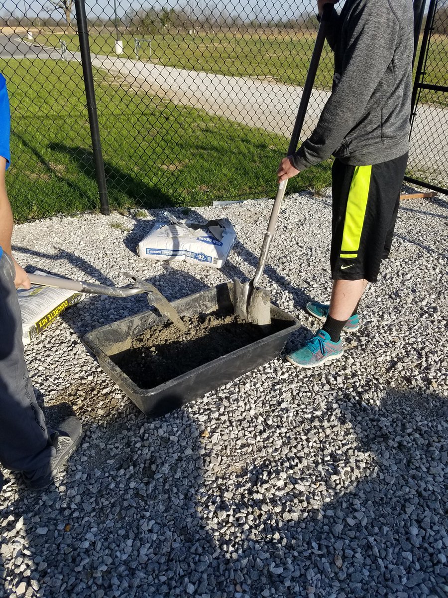 wildcatcreation's tweet photo. Getting ready to pour concrete for the mold https://t.co/laQb6qj8GO