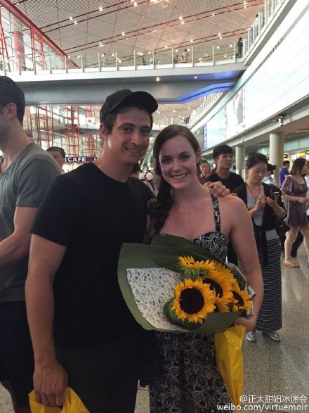 boyfriend surprises girlfriend with flowers