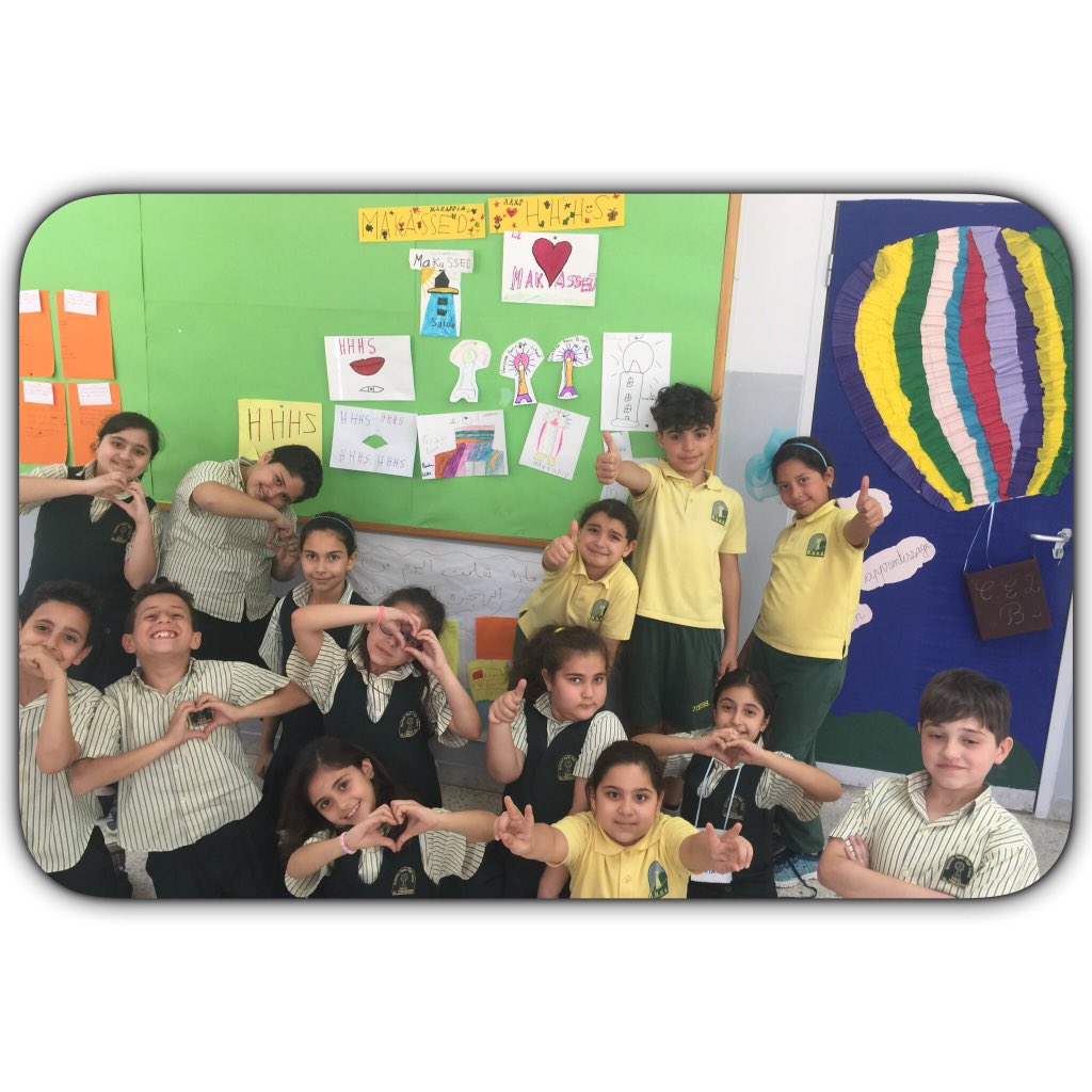 MirnaMekkaoui's tweet photo. S'exprimer en dessinant est notre passion,#la journée des fondateurs de #Makassed #Saida en est l'occasion #CE2B @Hhhsinfo @dina_jradi @mounaassi2016 https://t.co/sEqG1gSm8o