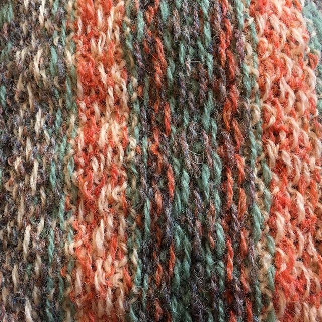 probablyjane's tweet image. Sometimes the back of a piece of #fairisleknitting can be as interesting as the front. #strandedcolourwork #knitting #handknitting #handknittersofinstagram #knittersofinstagram @jamiesonsofshetland #jamiesonsofshetland #jamiesonsspindrift ift.tt/2qHIvIQ