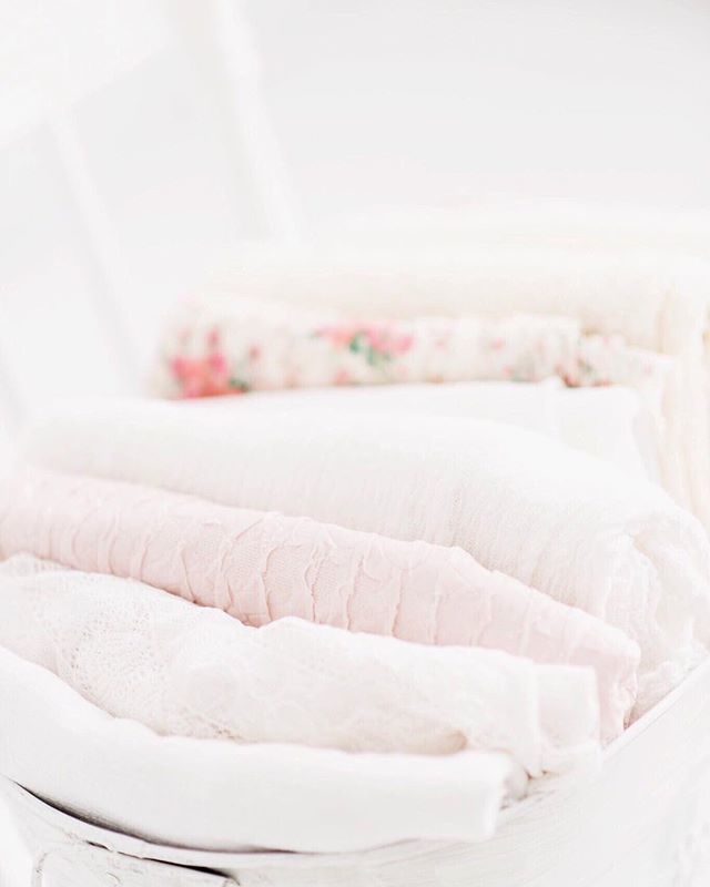 caitlinritchi's tweet photo. Currently obsessed with these soft, feminine tones 🌿
.
.
.
.
.
.
.
.
.
.
.
#lightinspired #thatsdarling #unitedinmotherhood #workfromhome #lemonadeandlenses #magicofchildhood #fineandflourished #simplychildren #letthembelittle #blmommymagazine #entre… https://t.co/ADRpDbcQP0 https://t.co/frGq4k1imo