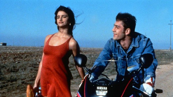 VogueFrance's tweet photo. Le couple Penélope Cruz/Javier Bardem au cinéma https://t.co/afI9PTIFS9 https://t.co/ObpMH0JPRl