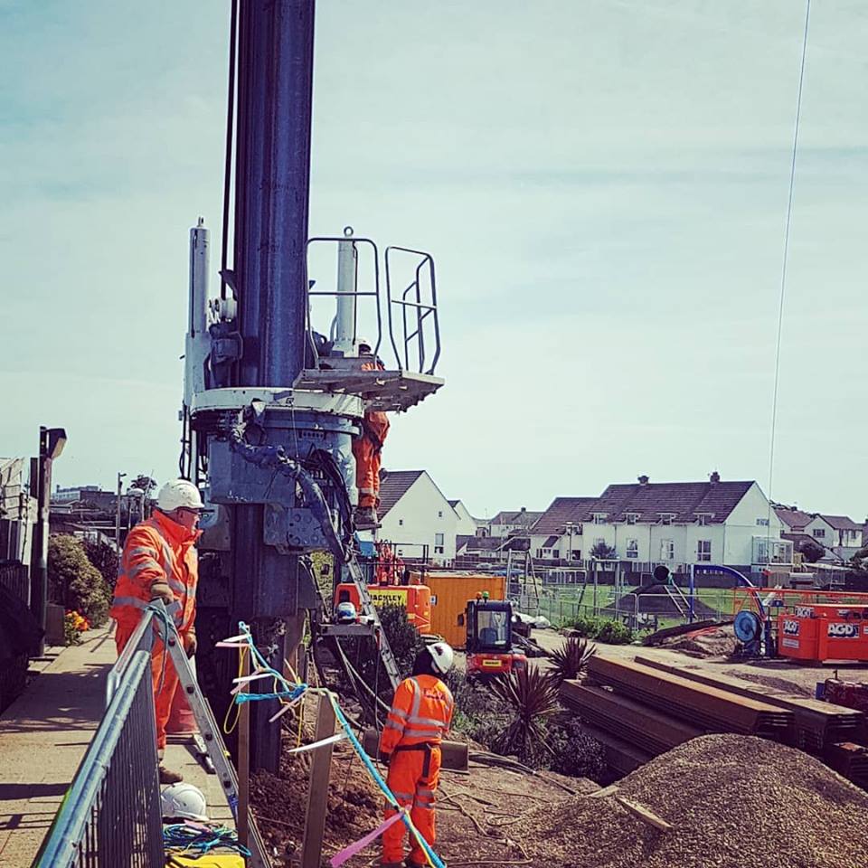 JNPilingLtd's tweet photo. The mighty ECO700 Supercrush at our sunny West Sussex site yesterday 🌞 #expertsheetpiling #sheetpiling #Giken #silentpiler #piling #pilingexpertise https://t.co/jULn3srBjA