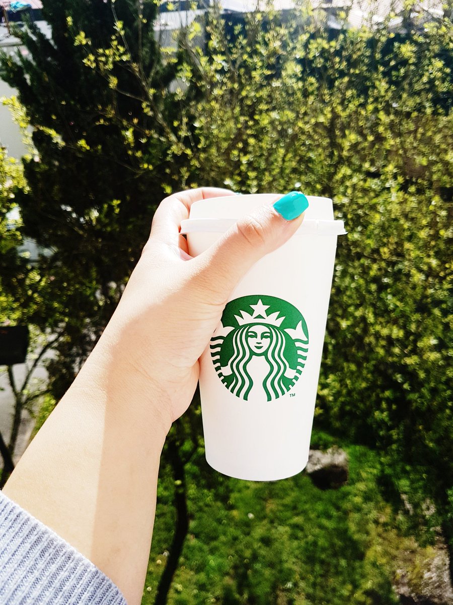 chadascincobydi's tweet photo. Quando tiras o copo a tua amiga para tirar uma fotinha 😉 Starbucks porque ainda não chegaste a Guimarães? Adoro ❤💋❤
#chadascinco
#blogueira
#blogger
#vidadeblogueira
#digitalinfluencer
#blogueirasever
#blogando
#blogsportugal
#real
#reallife
#portugueseblogger
#fashiongirl https://t.co/nfpB6yEmvv