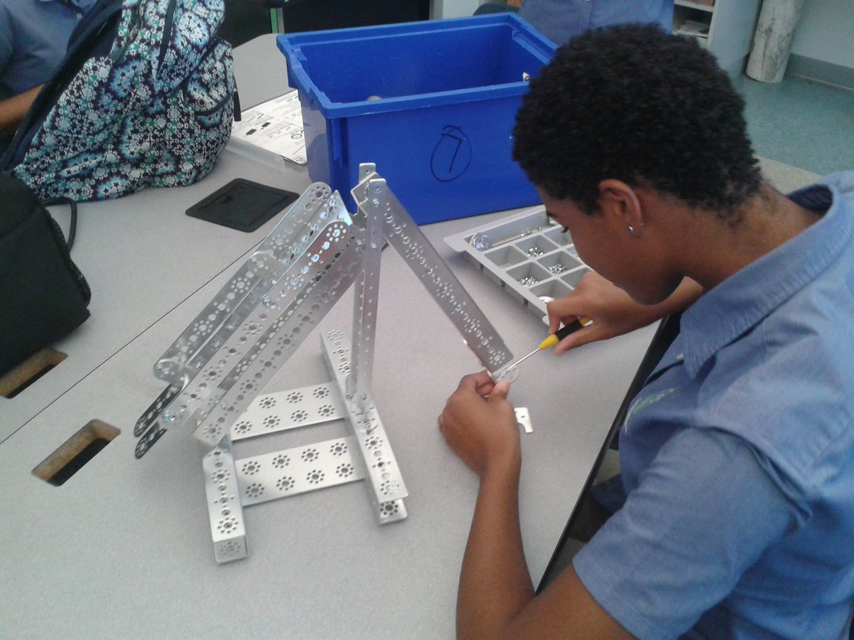 szeryksscience's tweet image. Phase 1 build...Many original designs this semester. #tetrixrobotics #CISInspires