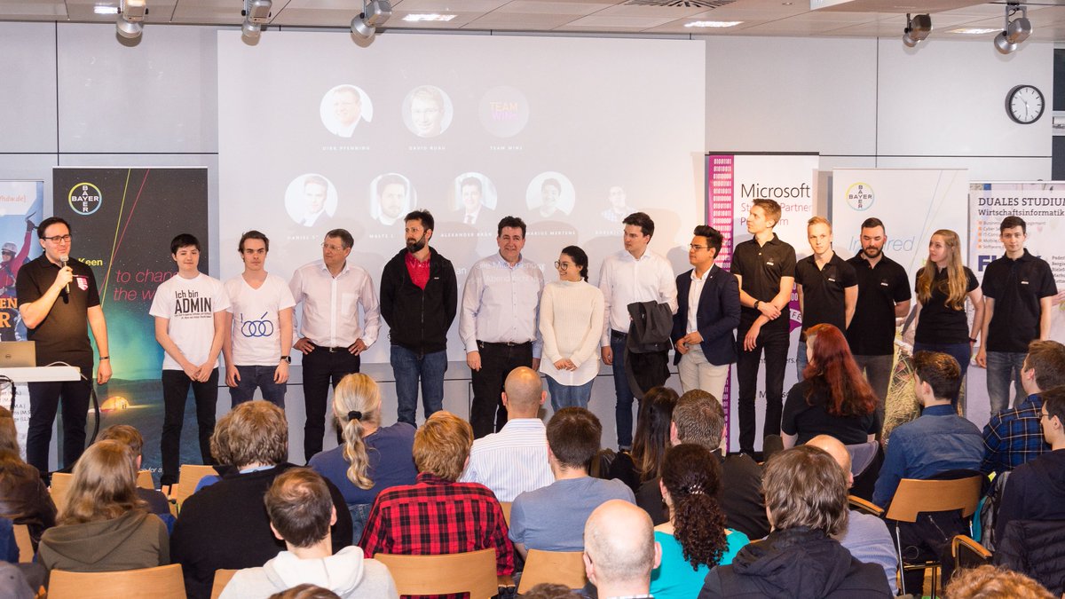LennartWoermer's tweet photo. Alle Fotos der vergangenen #RoboNight sind nun online auf der Event-Homepage einsehbar (https://t.co/tfHMNNgtaQ). Vielen Dank an Roberto Seidel für die tollen Fotos und an @Bayer, @MicrosoftDE und @FHDW für die Speaker, Gewinne und Räumlichkeiten! Es hat viel Spaß gemacht! ❤ https://t.co/ketfhKyopa