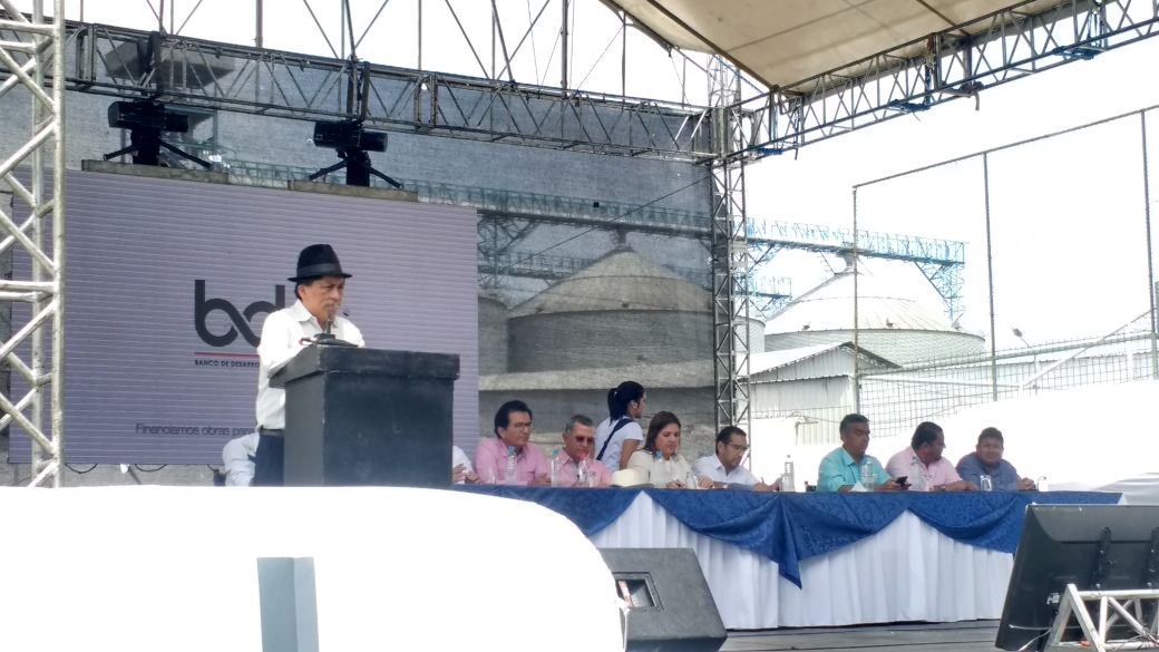 "Como Secretaría del Agua es de vital importancia seguir dotando de agua segura a los ciudadanos de nuestro país; por eso hoy firmaremos una serie de acuerdos en beneficio de Manabí" <a href="/HumbertoCholang/">HUMBERTO CHOLANGO</a> #AguaParaTodos