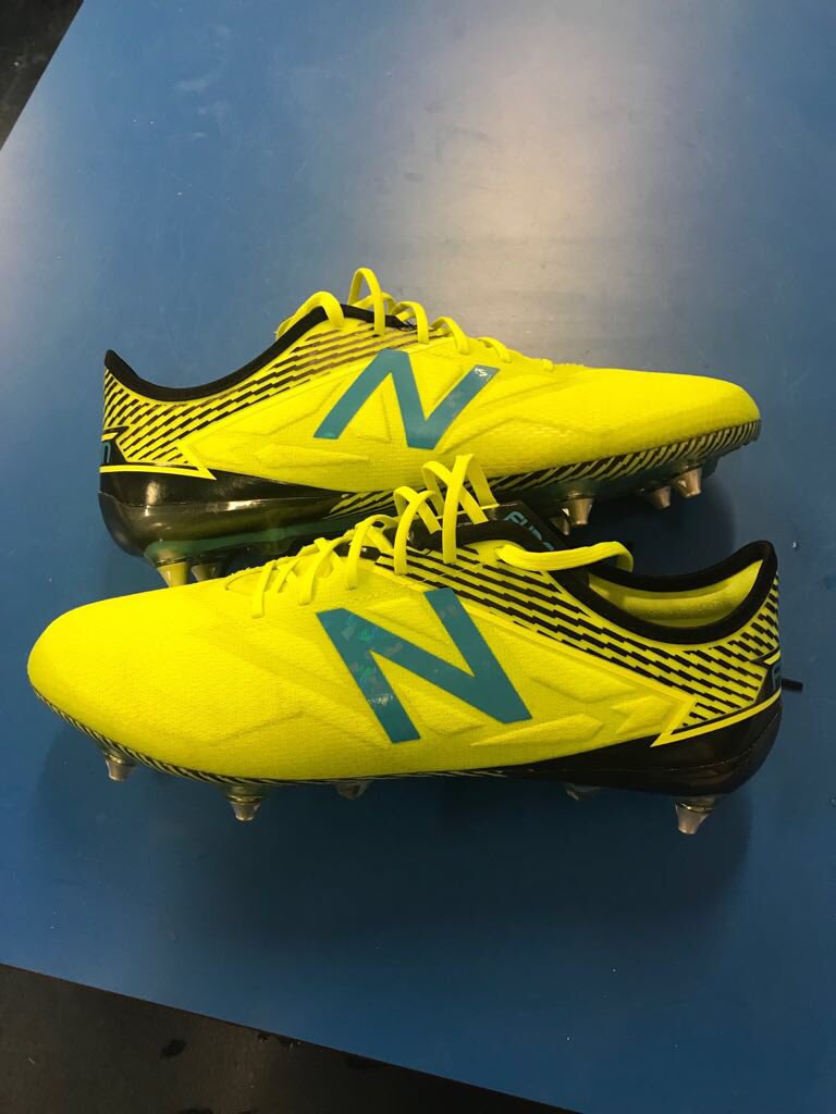 remydugimont's tweet photo. 🎁🎁🎁 👟👟Gagnez mes chaussures du match de Vendredi dernier face à Auxerre, dédicacées ou non selon votre choix ✌🏻
Follow &amp; RT pour participer 
Tirage au sort le Jeudi 26 Avril 
#TeamCF63 https://t.co/sNsuJGMU6p