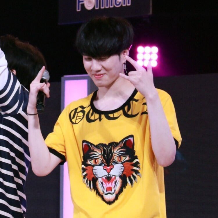 under_ufo's tweet photo. ไหนใครติดบ่วงมาจากน้องเสื้อเหลืองในไอแคนบ้าง เล่าสิเหตุการณ์ มันเป็นยังไง 
#PremiosMTVMIAW 
#MTVLAKPOPGOT7 
#GOT7
@GOT7Official https://t.co/ZGl8MqfT7c