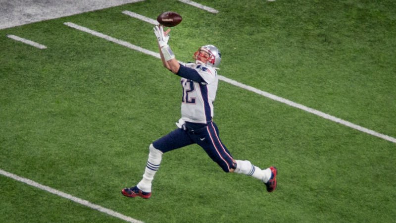Deadspin's tweet photo. Here's an unbelievably useless ESPN report about Tom Brady: https://t.co/BbtU5jMATS https://t.co/89ihaJKVv0