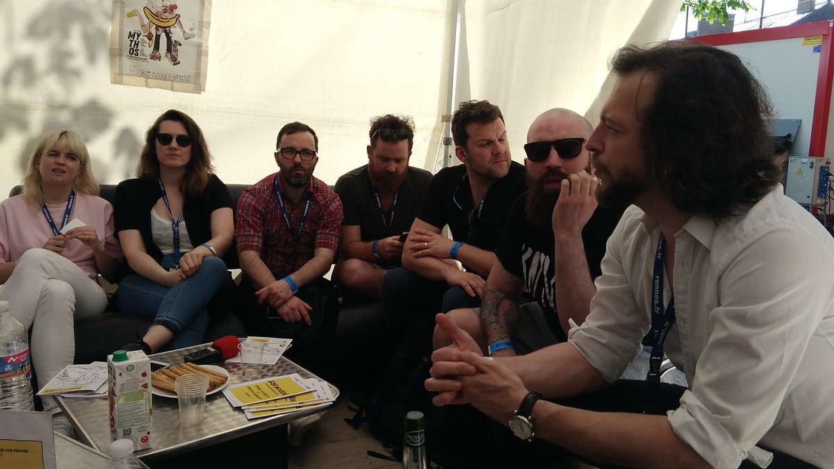 parcoursRM's tweet photo. En rencontre avec @HollySiz (groupe et équipe technique) qui nous parlent de tournée, de public... Ça s'annonce très bien pour ce soir, ils sont top ! https://t.co/0QpHtpzoBV