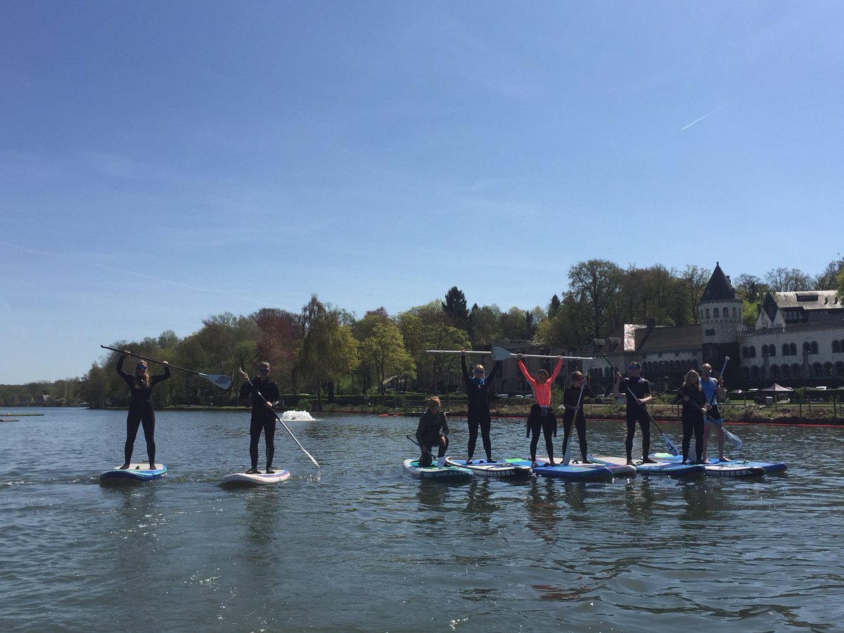 SavoieMontBlanc's tweet image. Au #GenvalYachtClub, ambiance estivale idéale pour le lancement de la saison été auprès de la presse belge. Focus sur la destination "Lacs Savoie Mont Blanc". Au programme : paddle, activités nautiques, art de vivre et gourmandises du chef du restaurant #ageoca