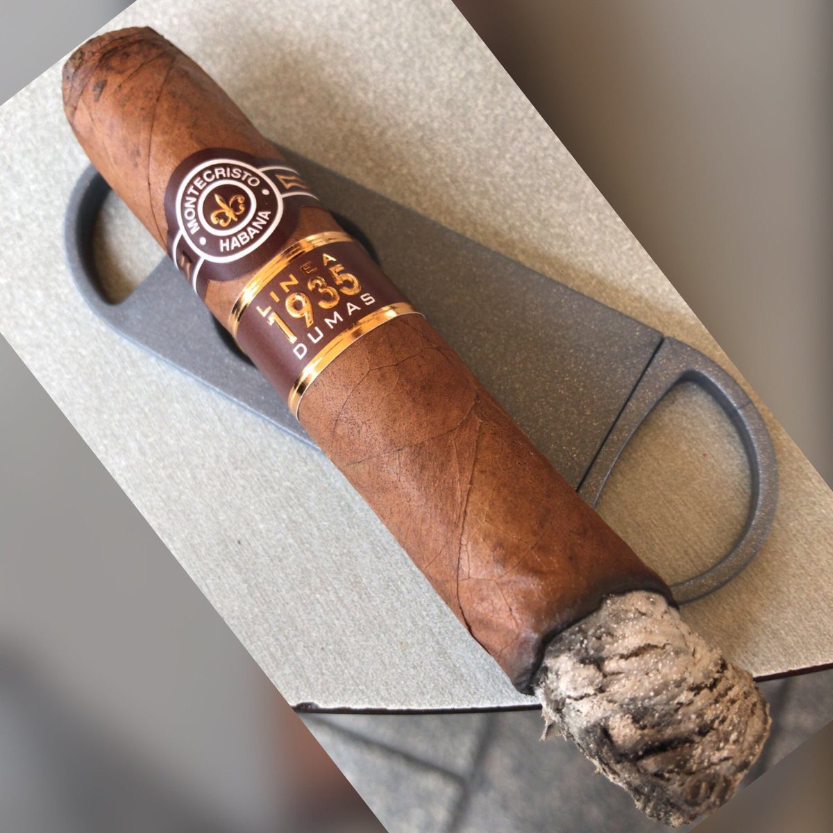 CigarsMyLife's tweet photo. About yesterday! Montecristo Linea 1935 Dumas, the small one #cigars #cigaroftheday #cigaraficionado #habanos #habanosspecialist #linea1935 #montecristo #dumas https://t.co/nzMqFqzGHR