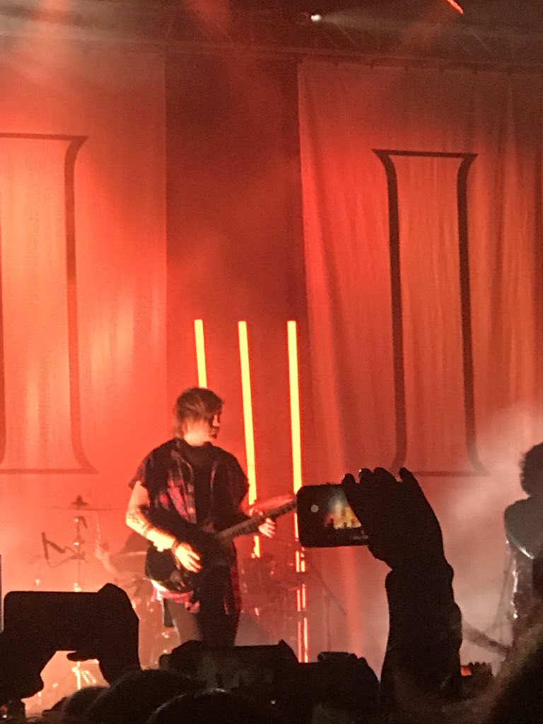 tessie10699's tweet image. #5SOS3SilverSpring